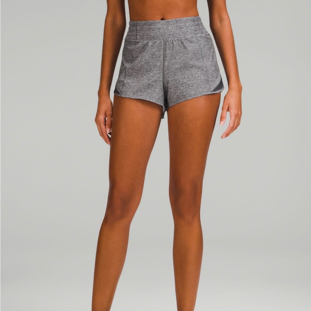 Lulu Lemon Hotty Hot high rise lined short 4” size 8